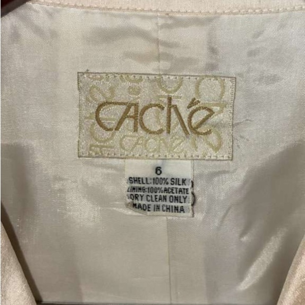 Cache Cream Jacket with Embroidered Details - Picture 2 of 4